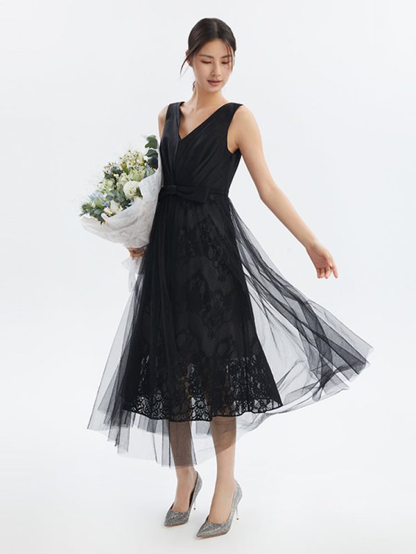 Triacetate V-Neck Gathered Waist Midi Dress - Black / M at GOELIA