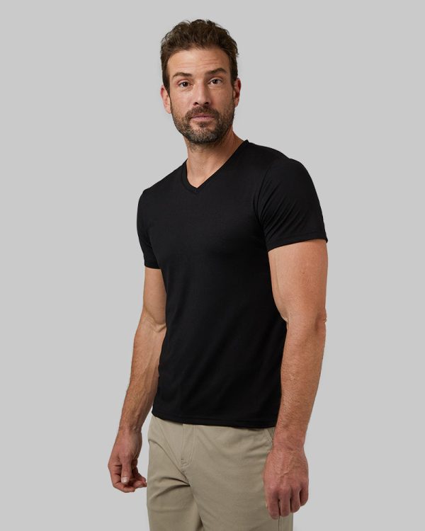 MEN'S COOL CLASSIC VNECK T-SHIRT at 32 Degrees