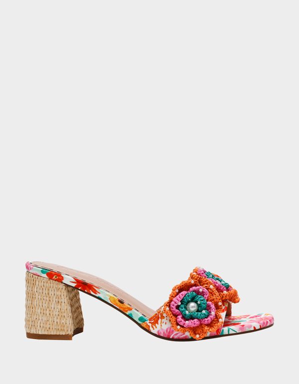 Women's Dietrich Heels in White Size 8.5 Betsey Johnson