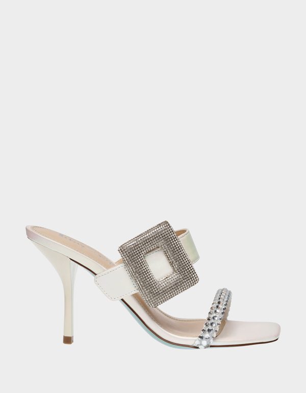 Women's Anny Heels in White Size 6.5 Betsey Johnson